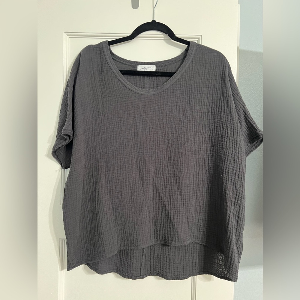 Roomy light gauze top CJLA